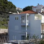 In With Sea View, Terrace, Air Conditioning, Wi-fi Apartman
