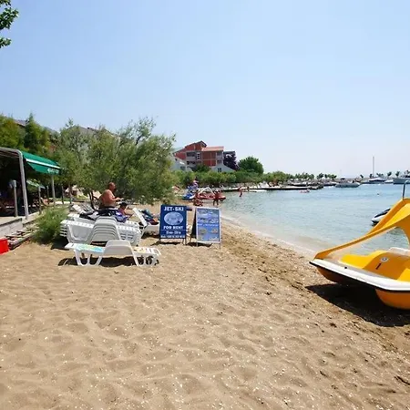 In With Sea View, Terrace, Air Conditioning, Wi-fi Lejlighed Duće