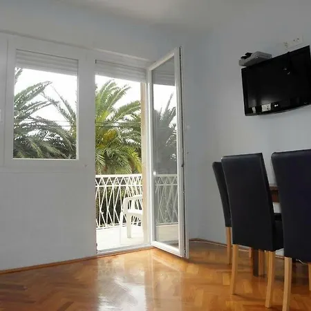 In With Sea View, Terrace, Air Conditioning, Wi-fi Apartment